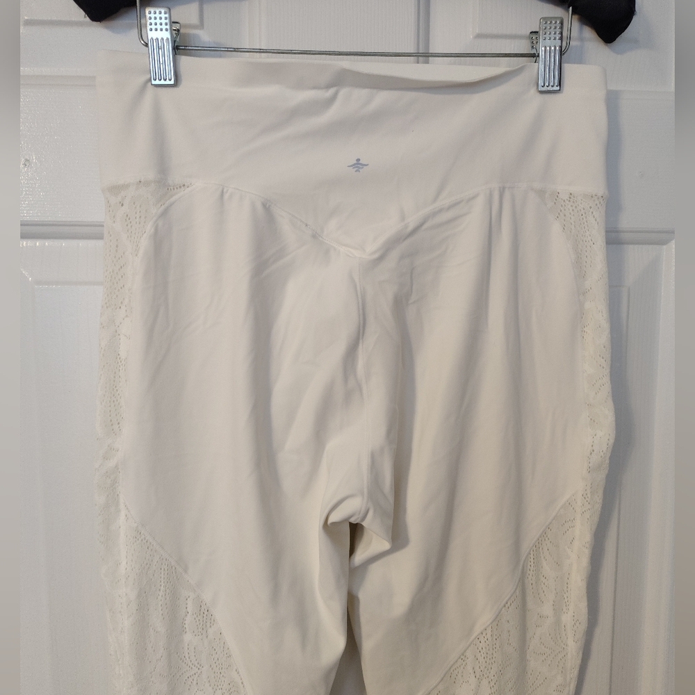 HALARA Ultrasculpt White Lace Flare leggings - Picture 7 of 10